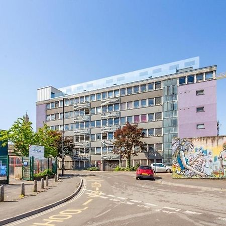 Trendy, Urban Open Plan Apartment Bristol Exterior foto