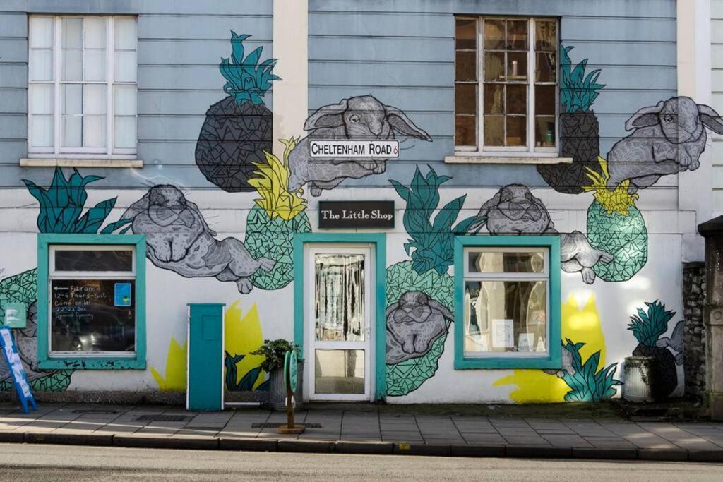 Trendy, Urban Open Plan Apartment Bristol Exterior foto