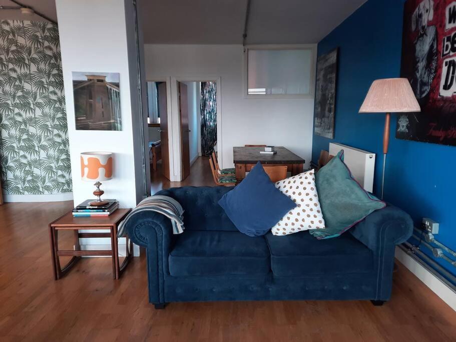 Trendy, Urban Open Plan Apartment Bristol Exterior foto