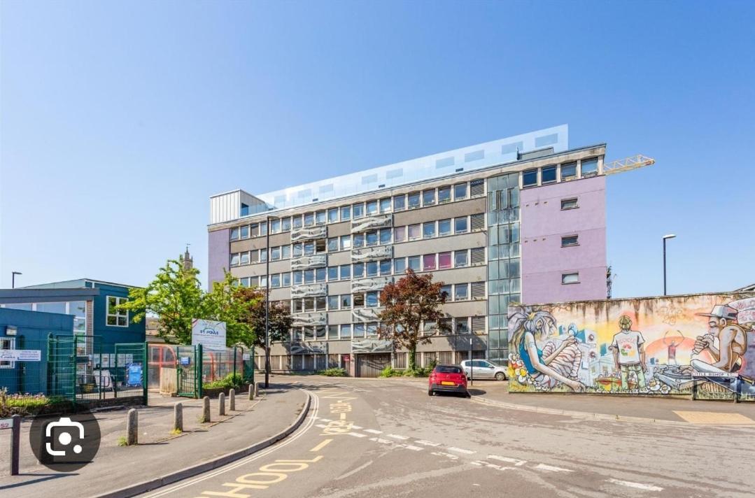 Trendy, Urban Open Plan Apartment Bristol Exterior foto